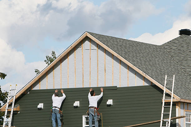 Professional Siding Installation technician working in Robbinsville, NJ